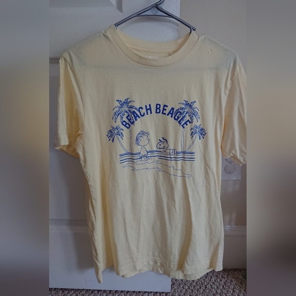 Uniqlo light yellow UT Peanuts Beach Beagle 100% cotton size S - Picture 2 of 11